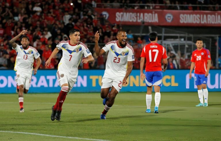 Jefferson Savarino y Salomón Rondón.