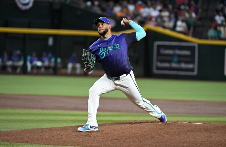 Home 27 Eduardo Rodríguez