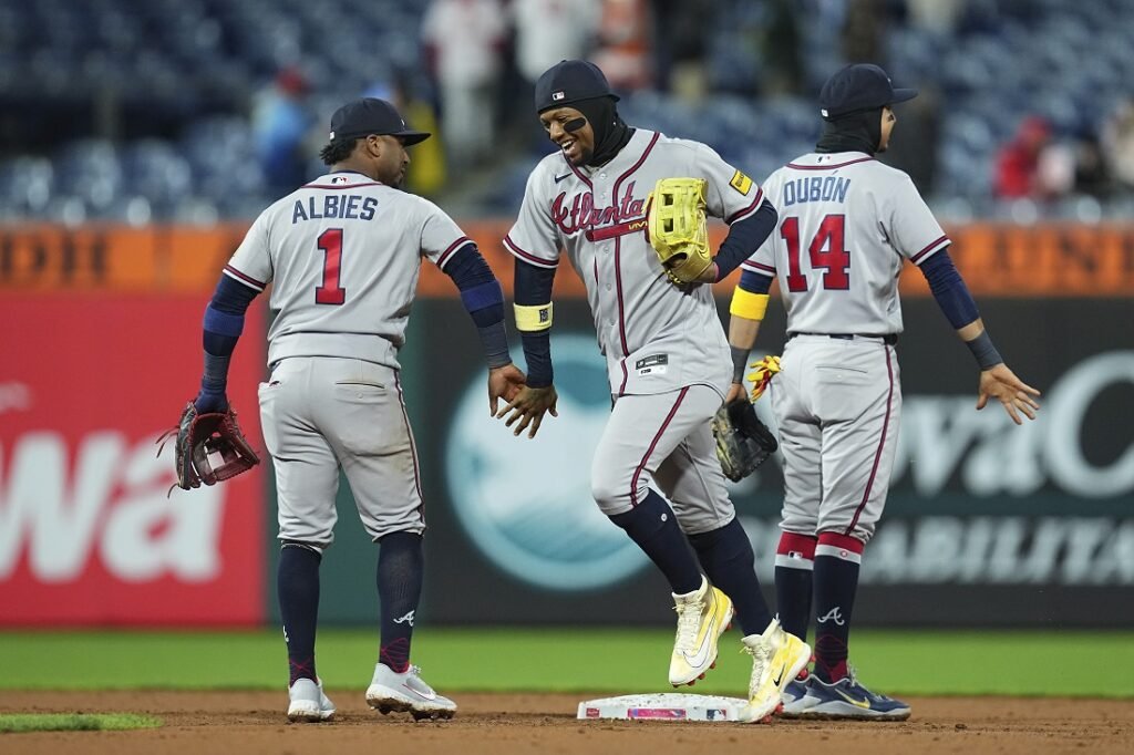 Ronald Acuña Jr pasó un susto tras recibir pelotazo en su mano izquierda 3 Ronald Acuña Jr