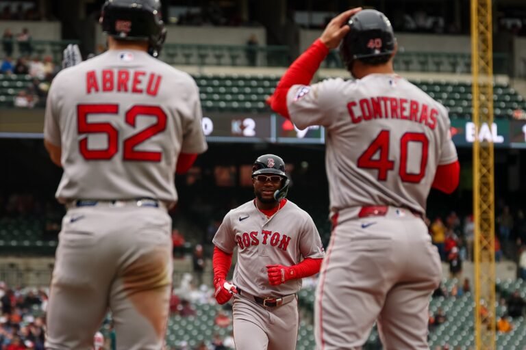 Home 28 Willson Contreras