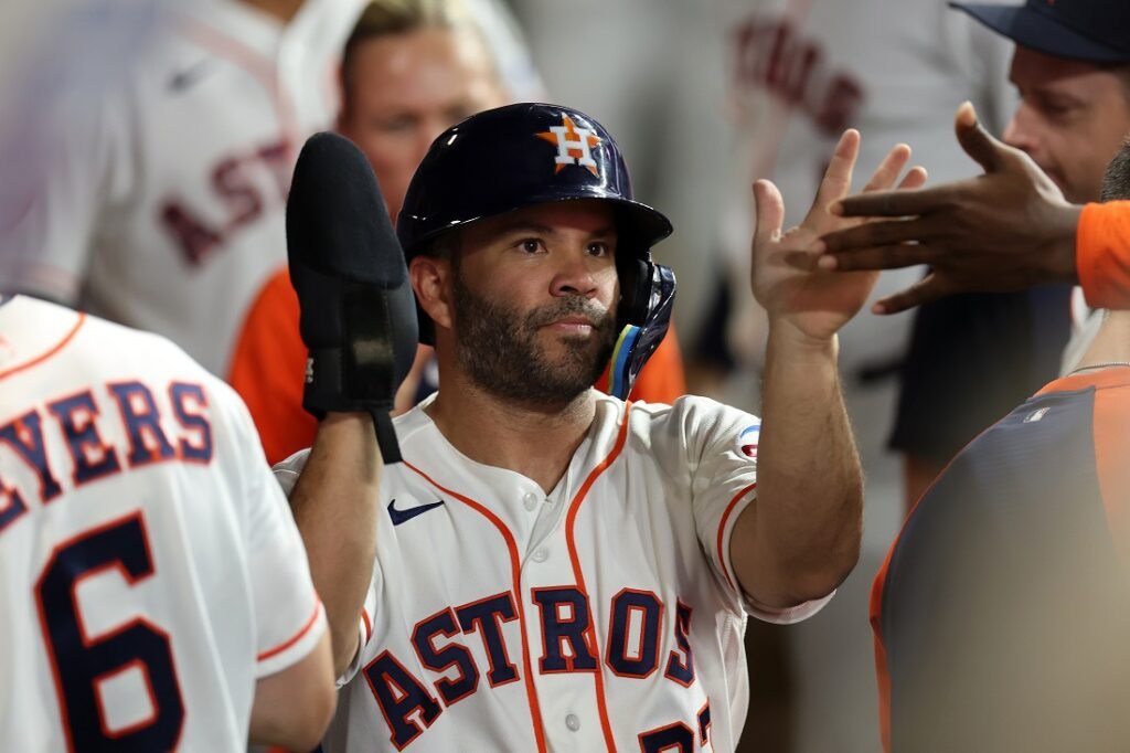 José Altuve, quinto venezolano en alcanzar los 2.400 imparables en Grandes Ligas 3 José Altuve