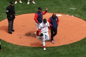 Sonny Gray sale lesionado