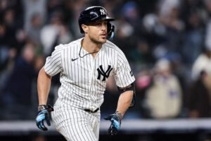 Home 25 Giancarlo Stanton roba su primera base desde 2020