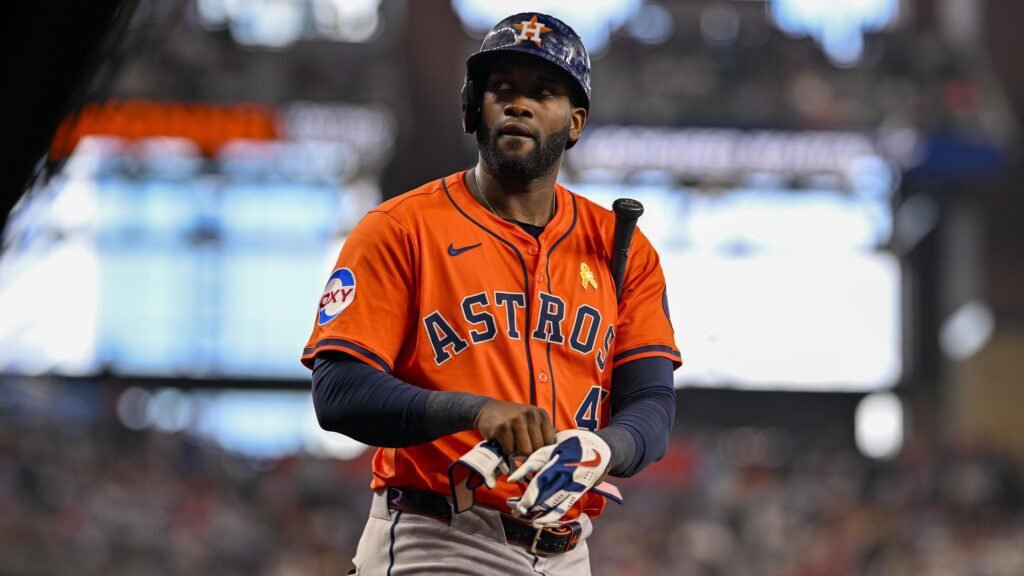¡Houston, tenemos un problema! Yordan Álvarez sale por molestias y enciende las alarmas 1 Yordan Álvarez preocupa al salir por lesión
