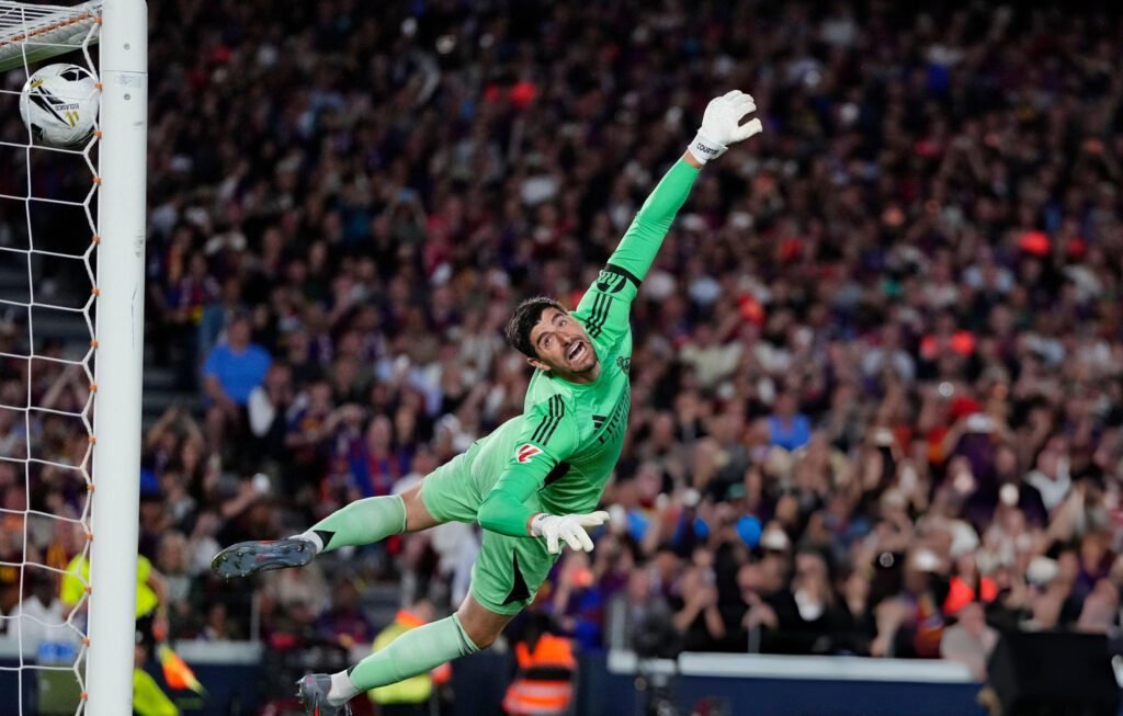 ¡Barcelona es campeón de Liga en la cara de Real Madrid! 1 Barcelona es campeón de La Liga, coronándose por primera vez en un Clásico ante Real Madrid.
