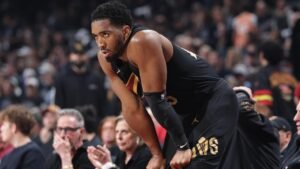 Home 21 Donovan Mitchell Cavaliers