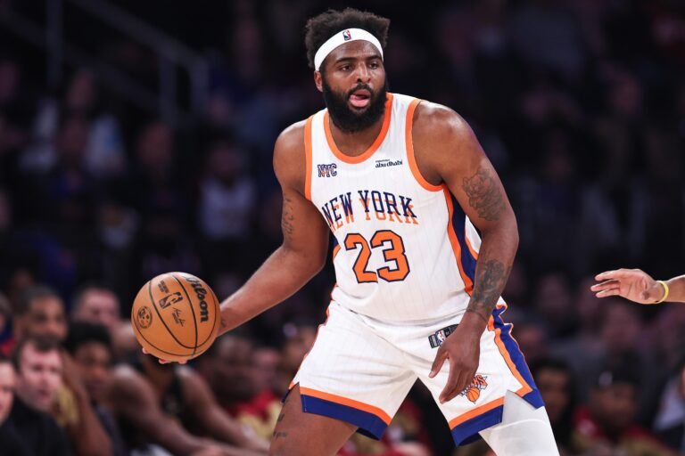 Home 27 Mitchell Robinson