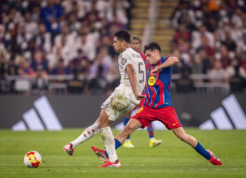 Barcelona vs Real Madrid: alineaciones probables y dónde ver El Clásico de La Liga 8 Barcelona espera consagrarse campeón de Liga este domingo ante Real Madrid.