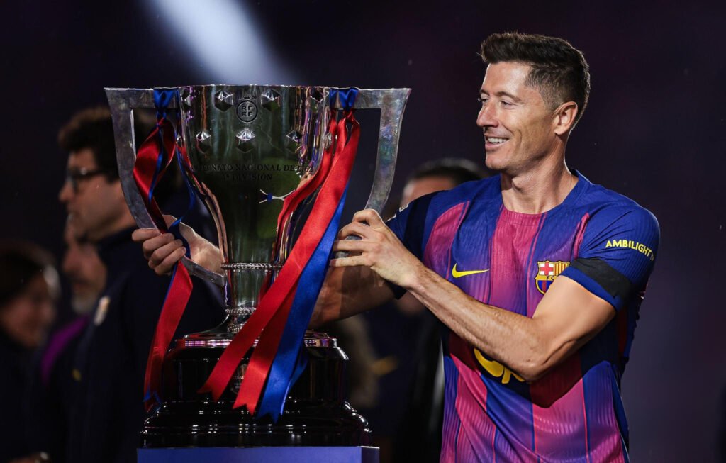 Lewandowski dice adiós al Barcelona: este es el balance del polaco 10 Robert Lewandowski dice adiós al Barcelona.