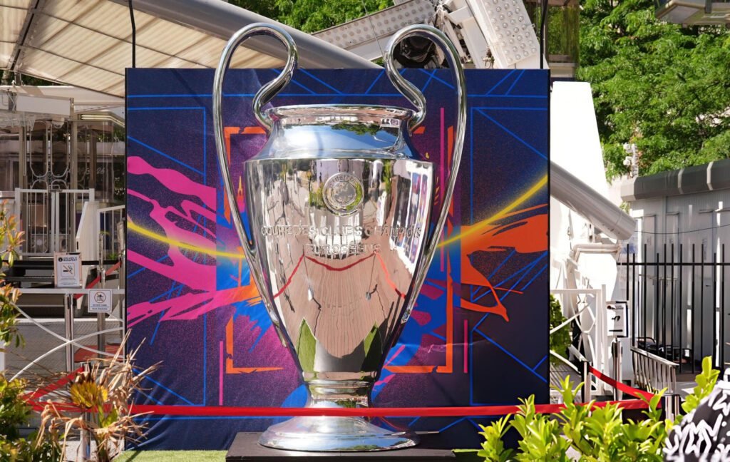 PSG vs Arsenal: previa final de Champions League, alineaciones, dónde ver por TV y más 1 El trofeo de la Champions League.