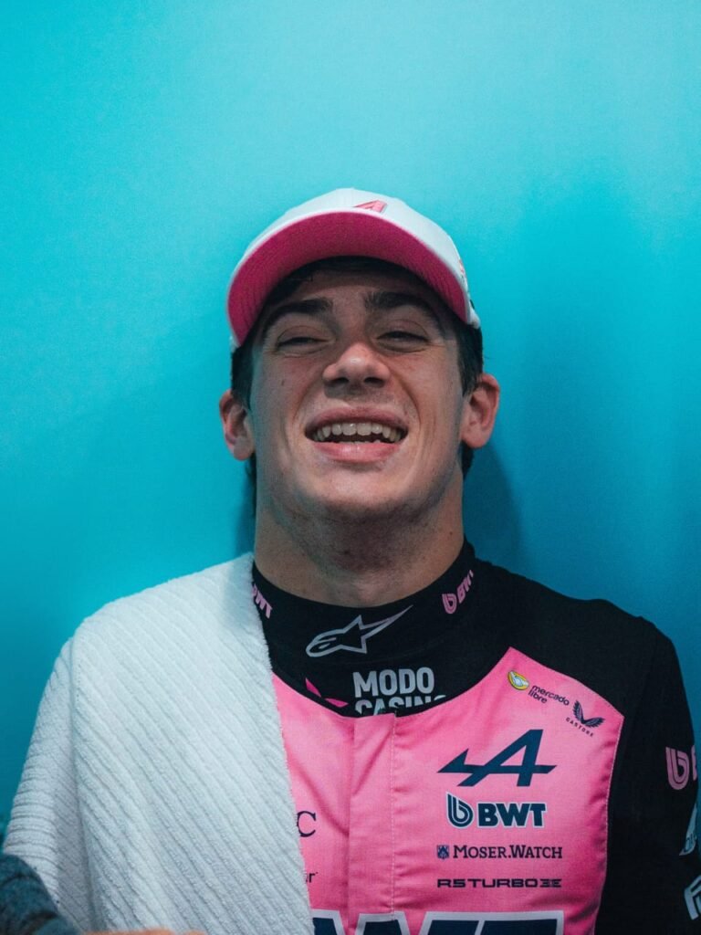 Franco Colapinto: "Miami fue mi fin de semana perfecto en la F1" 4 colapinto sonriendo