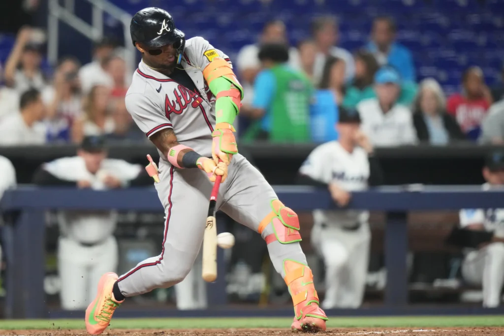 Ronald Acuña Jr. sale del juego ante Marlins y preocupa por posible lesión 1 Ronald Acuña Jr. posible lesión