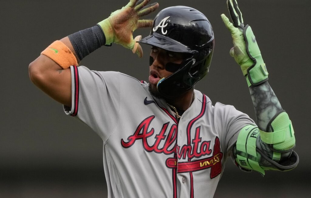 Atlanta alcanza los 40 triunfos con dos jonrones de Ronald Acuña Jr 8 Ronald Acuña Jr