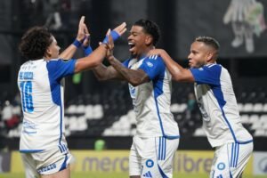 Home 21 UCV FC ganó a Libertad en Asunción, pasando a playoffs de Sudamericana.
