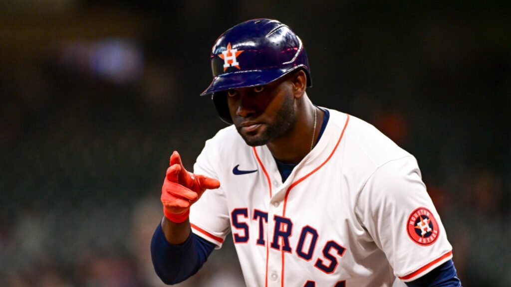 ¡Houston, tenemos un problema! Yordan Álvarez sale por molestias y enciende las alarmas 9 Yordan Álvarez preocupa al salir por lesión