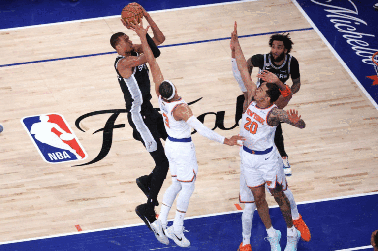 Home 32 Spurs vs Knicks