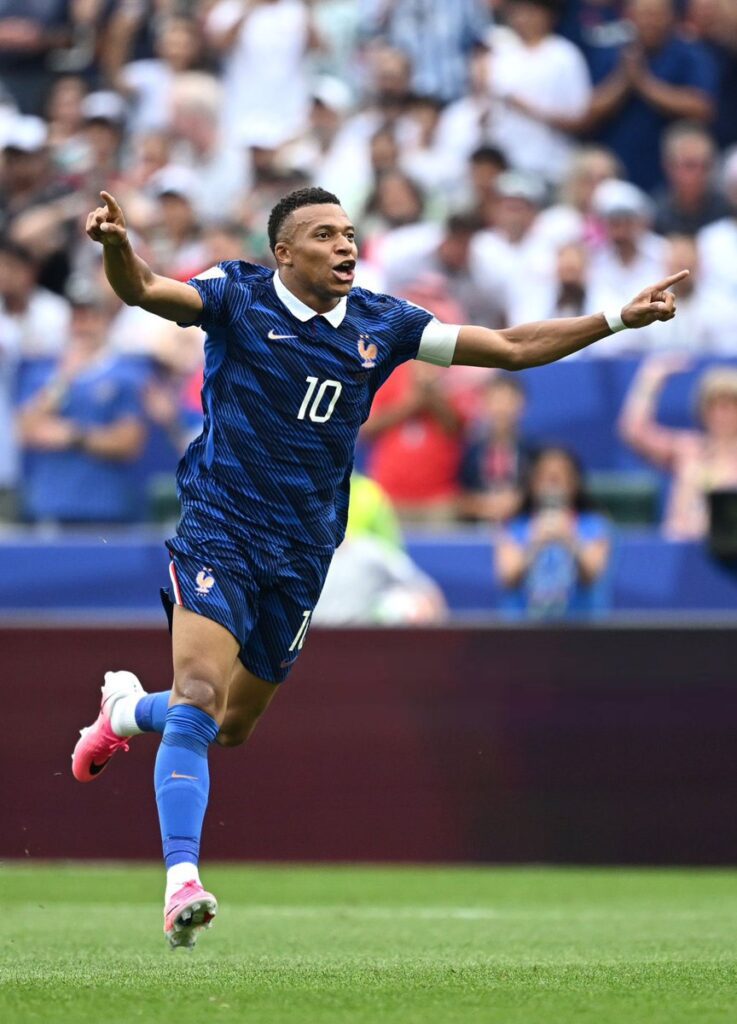 Mbappé llegó a los 16 goles en Mundiales y metió a Francia en 16avos 1 Mbappé