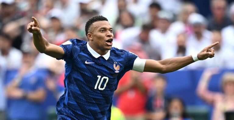 Home 28 Mbappé