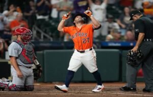 Home 25 José Altuve