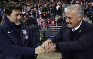 Home 19 Mauricio Pochettino y Gustavo Alfaro.