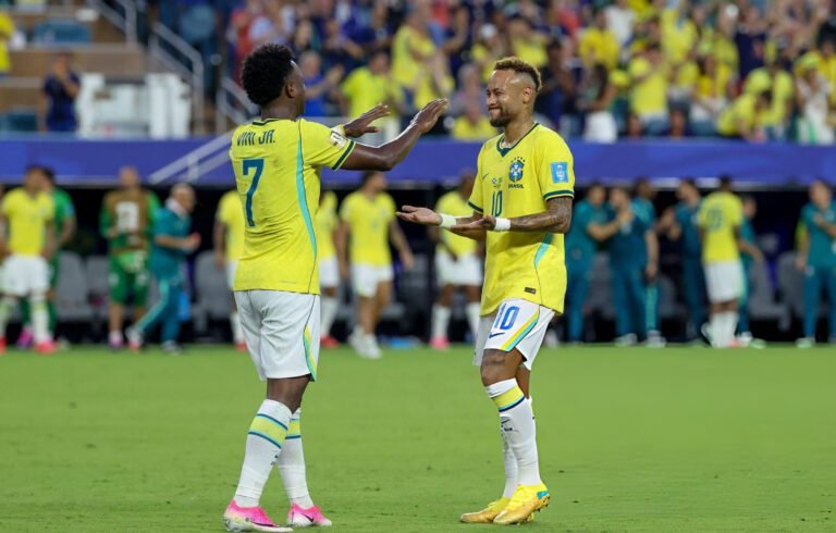 Home 29 Neymar volvió con Brasil, luego de dos años ausente por lesiones.