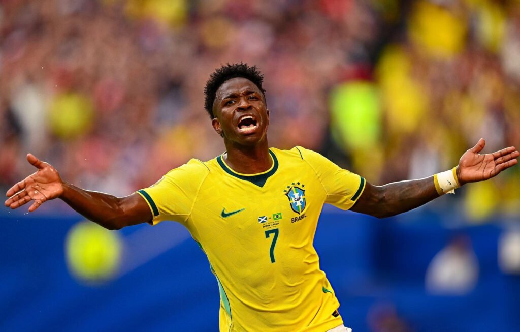 Neymar volvió en fiesta de Brasil: goleó 3-0 a Escocia con doblete de Vinicius 1 Vinicius anotó doblete, llegando a 4 tantos en la Copa del Mundo.