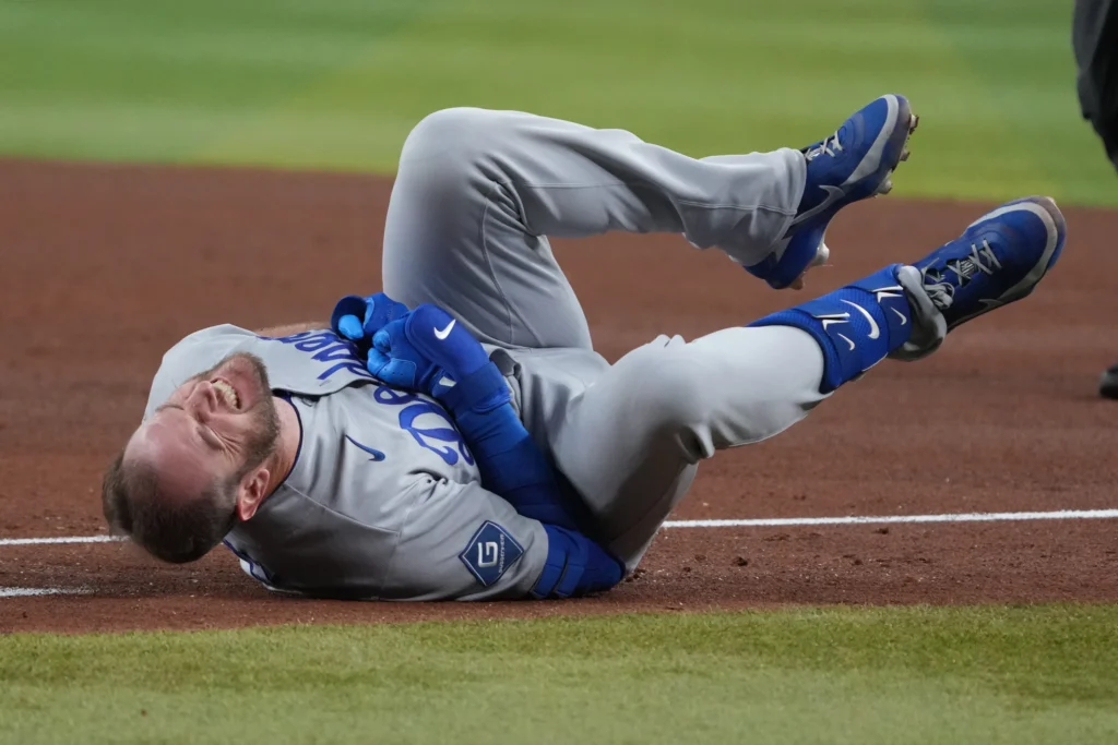 Ildemaro Vargas y Max Muncy lesionados tras fuerte colisión en primera base 1 Colisión entre Ildemaro Vargas y Max Muncy