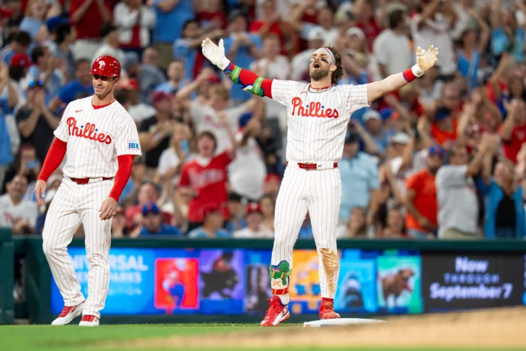 Home 28 Bryce Harper batea el ciclo