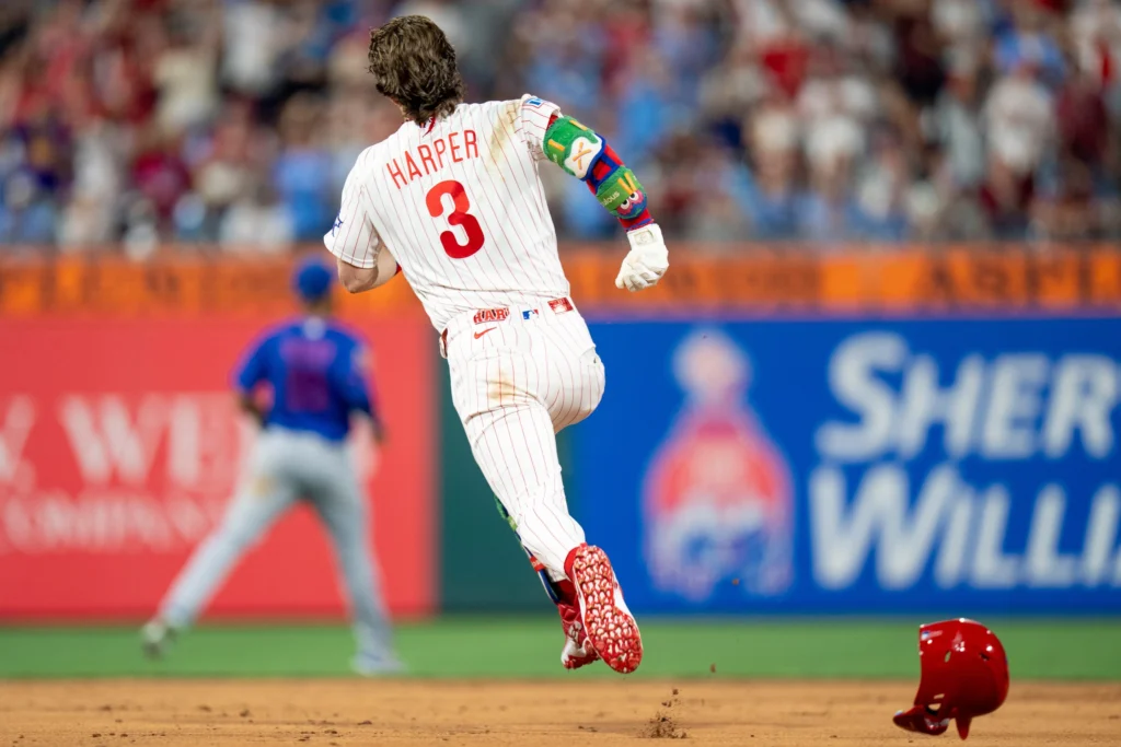 Bryce Harper hace historia con el 11° ciclo en la historia de los Phillies 1 Bryce Harper batea el ciclo