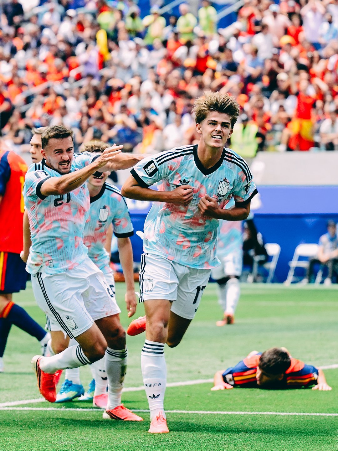 Mikel Merino pone de nuevo a España en la siguiente fase 2 HM5HCSUX0AAb tc
