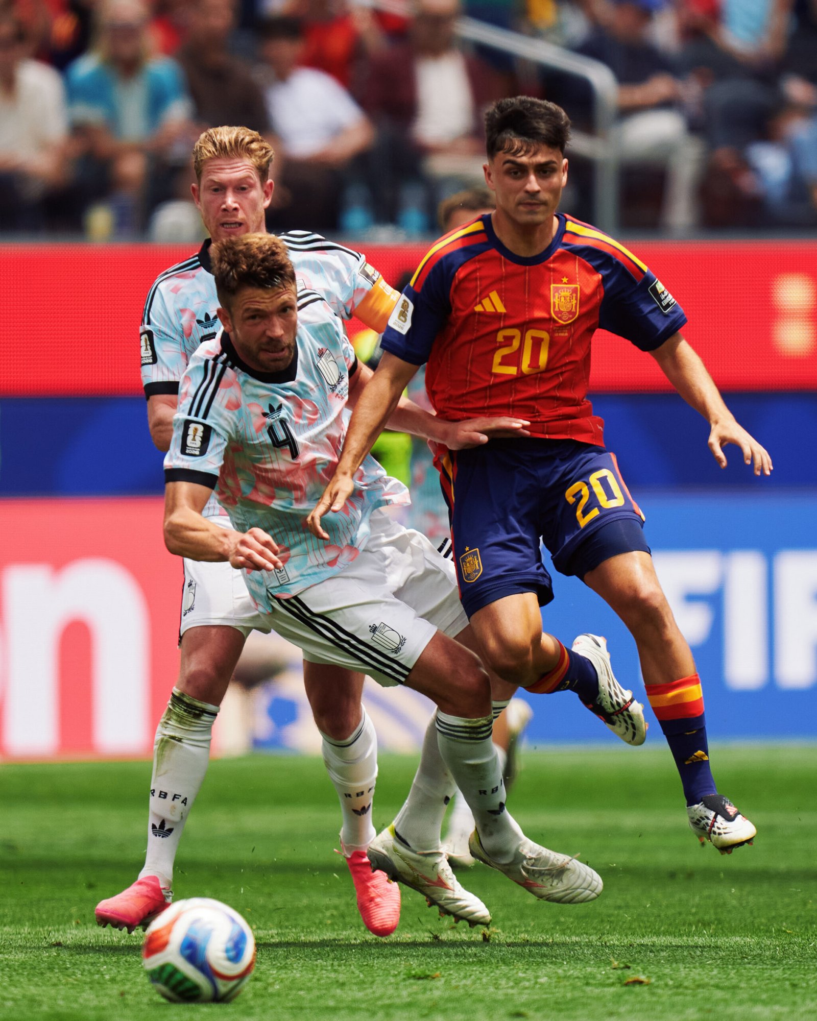 Mikel Merino pone de nuevo a España en la siguiente fase 3 HM5KMDEb0AAduqq scaled