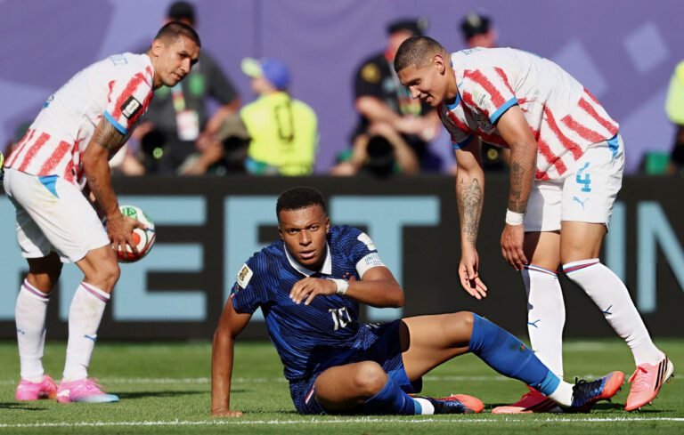 Kylian Mbappé marcó el gol del triunfo de Francia sobre Paraguay en octavos de final del Mundial.
