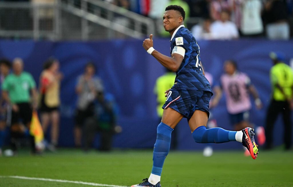 Mbappé lleva a Francia a cuartos de final: sufrió para ganar a Paraguay 1 Kylian Mbappé marcó el gol del triunfo de Francia sobre Paraguay en octavos de final del Mundial.