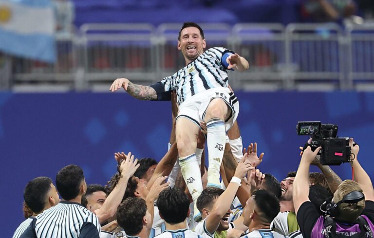 Home 27 Messi anotó y dio asistencia en la victoria de Argentina sobre Egipto.