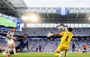 Messi contra Vozinha en un duelo épico en el Argentina vs Cabo Verde.