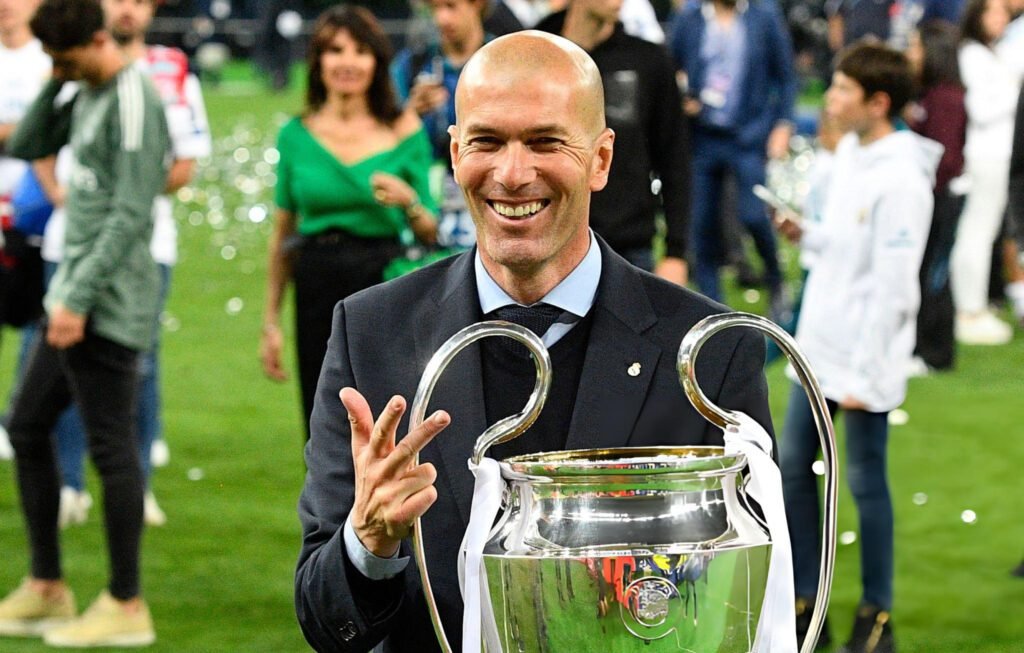 Zidane asume el banquillo de Francia: “Lo que me anima es ir a marcar goles” 1 Zinedine Zidane ganó tres Champions en fila como DT del Real Madrid.