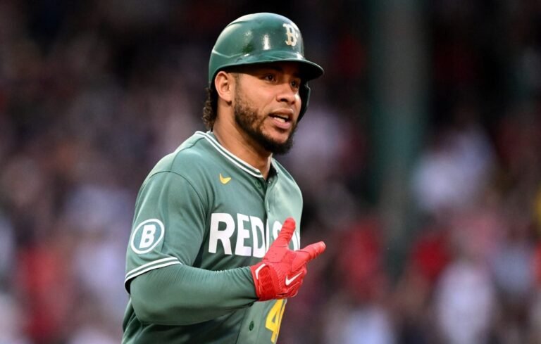 Home 32 Willson Contreras