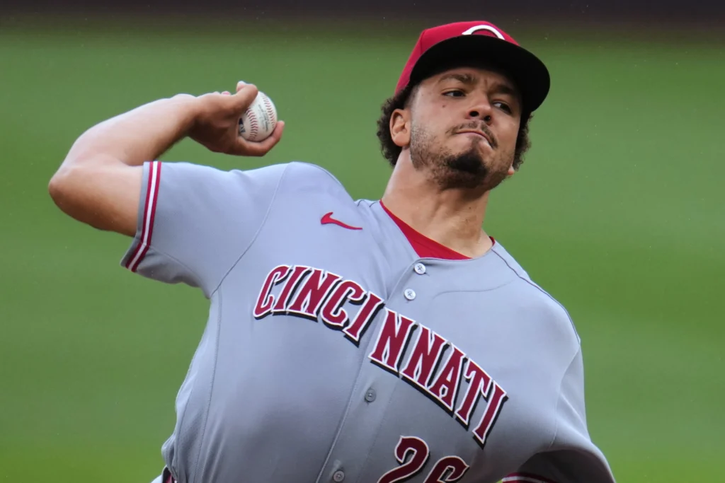 Los Rojos de Cincinnati aseguran por más de 100 millones a su joya Chase Burns 6 Chase Burns extendido con Rojos de Cincinnati