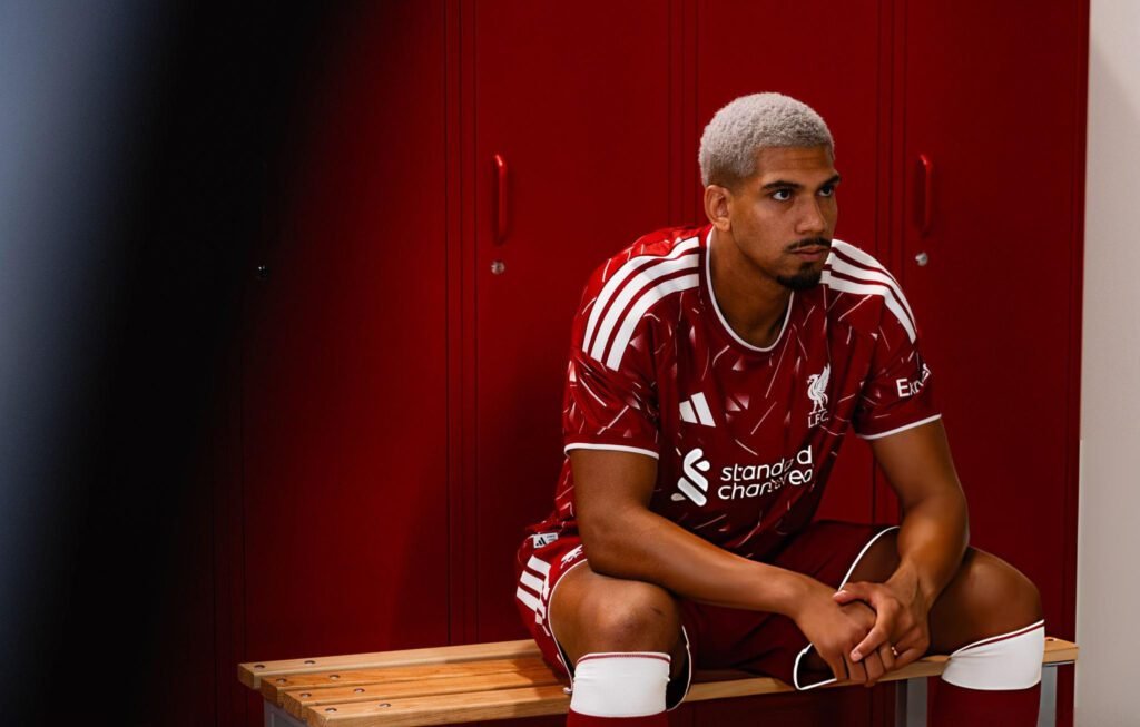Barcelona: altas y bajas para la temporada 2026-27 1 Ronald Araujo fue cedido por Barcelona a Liverpool.