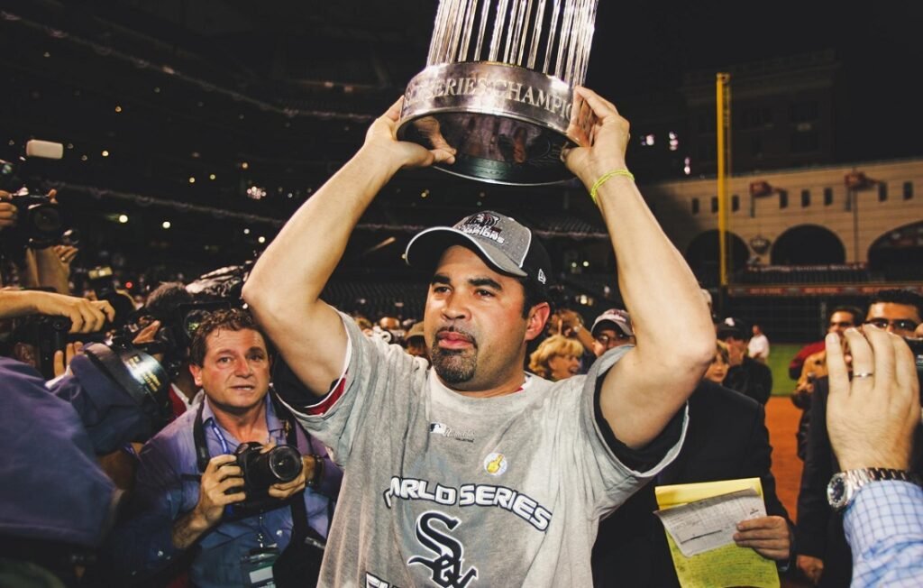 MLB: White Sox retiraron el número 13 de Oswaldo Guillén en emotiva ceremonia 2 Oswaldo Guillén