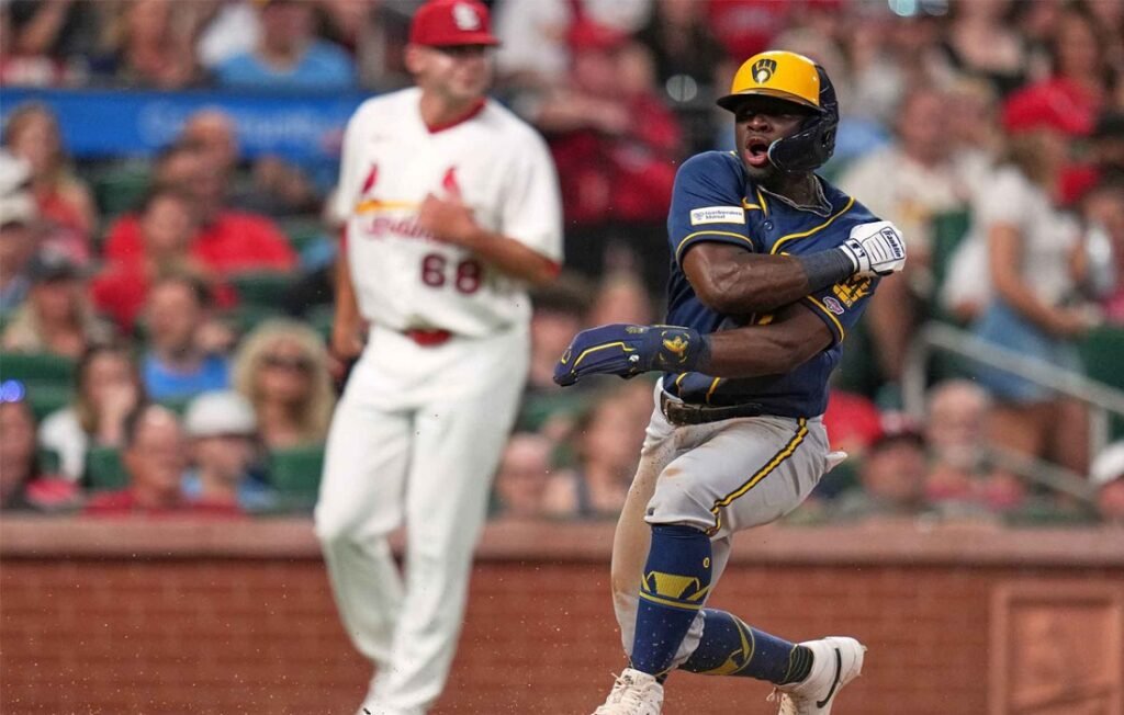 MLB: Luis Lara guio paliza de los Brewers con el primer jonrón de su carrera 1 Luis Lara