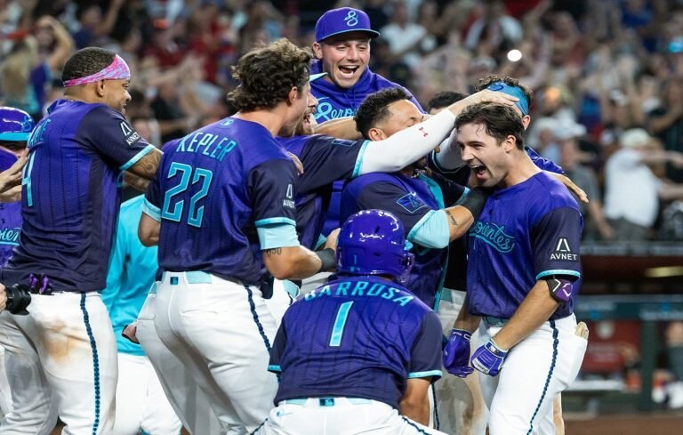 Home 27 Arizona D'Backs