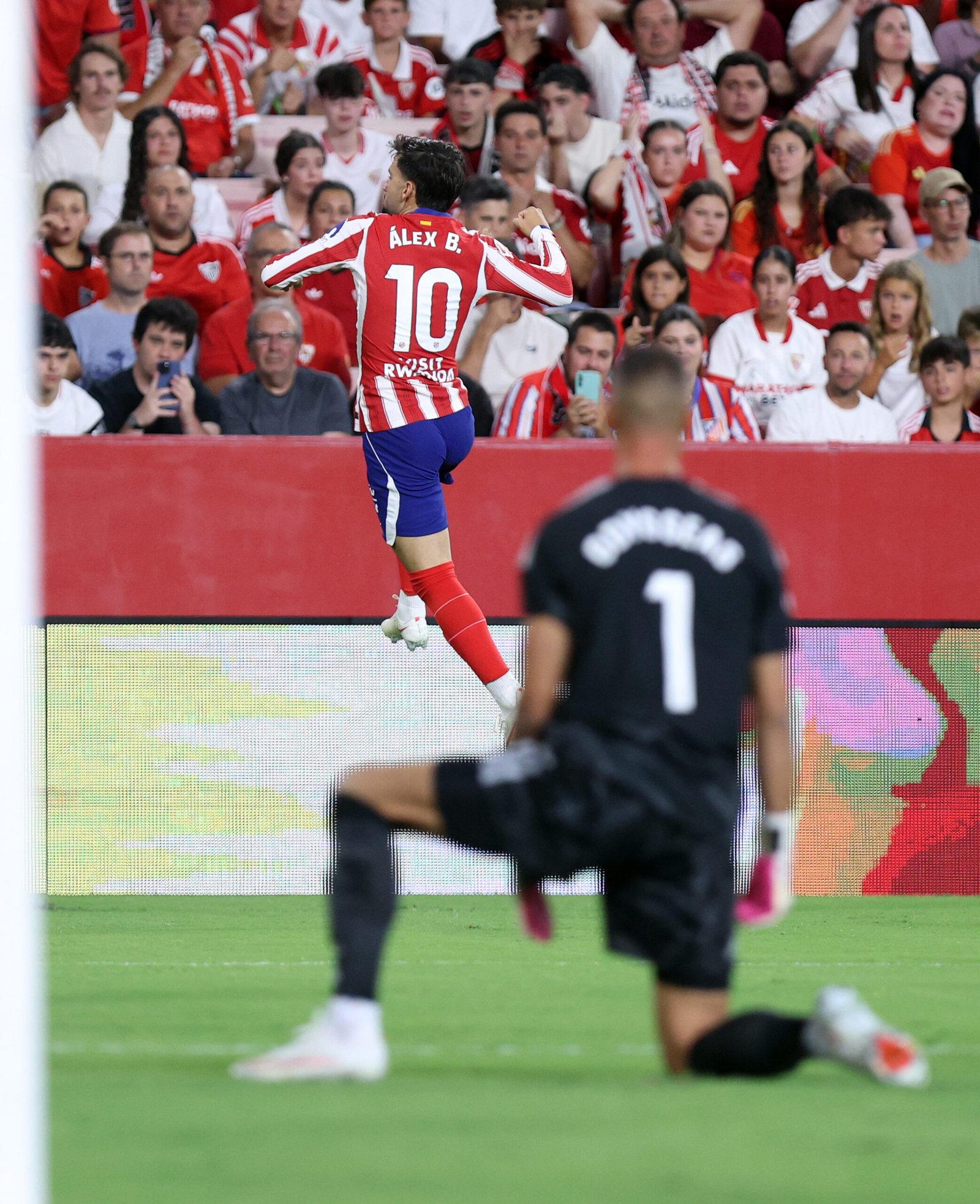 Al Atlético de Madrid le bastó una parte para apalizar al Sevilla 2 HQ6pbmJWAAETAR0 scaled