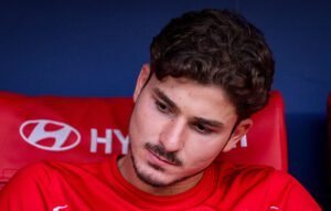 Home 25 Julián Álvarez vive un infierno en el Atlético de Madrid.