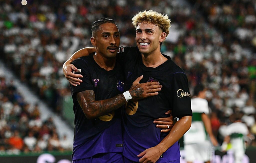 Barcelona inicia a lo grande la lucha por el tricampeonato 1 Raphinha y Fermín.