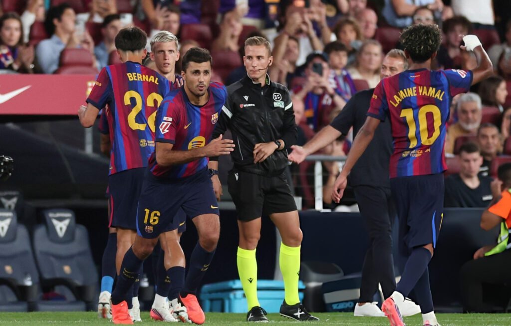 Barcelona vence al Athletic 2-0 en debut de Rodri 8 Rodri debutó con el Barcelona en victoria 2-0 sobre el Athletic Club.