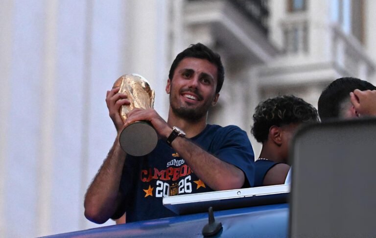 Home 32 Rodri se une al Barcelona por cuatro temporadas.