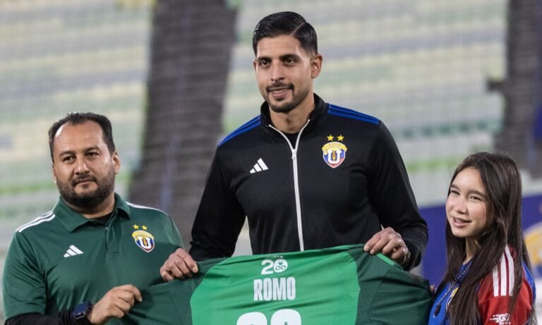 Home 27 Rafa Romo fue presentado como nuevo jugador de UCV FC.