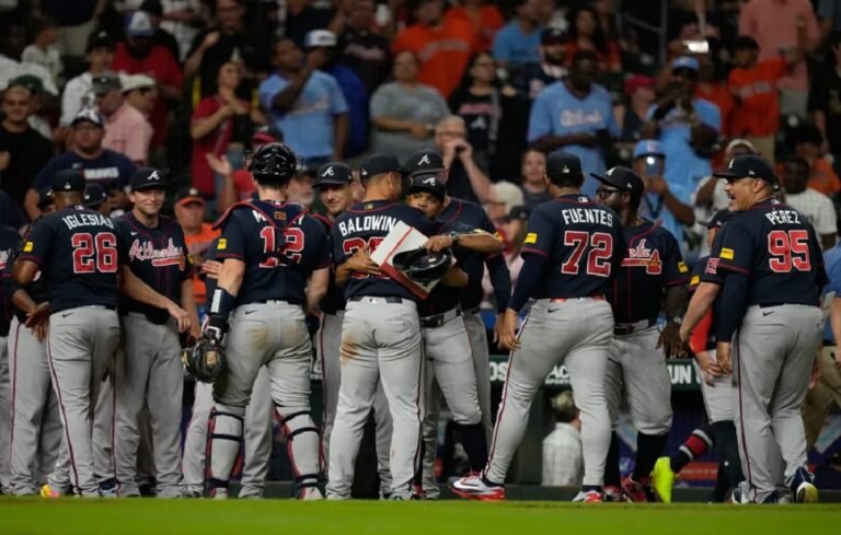 Home 28 Atlanta Braves