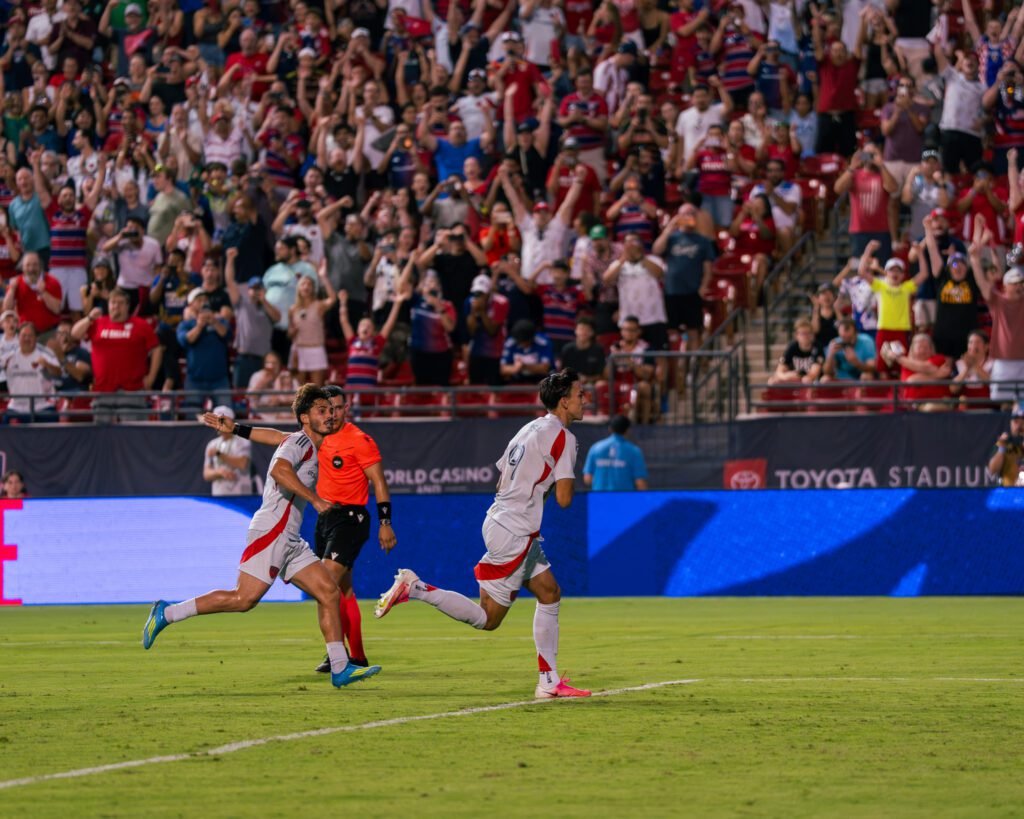 Regreso triunfal a casa: Dallas remonta ante Kansas City y gana 4-3 8 DSC06748